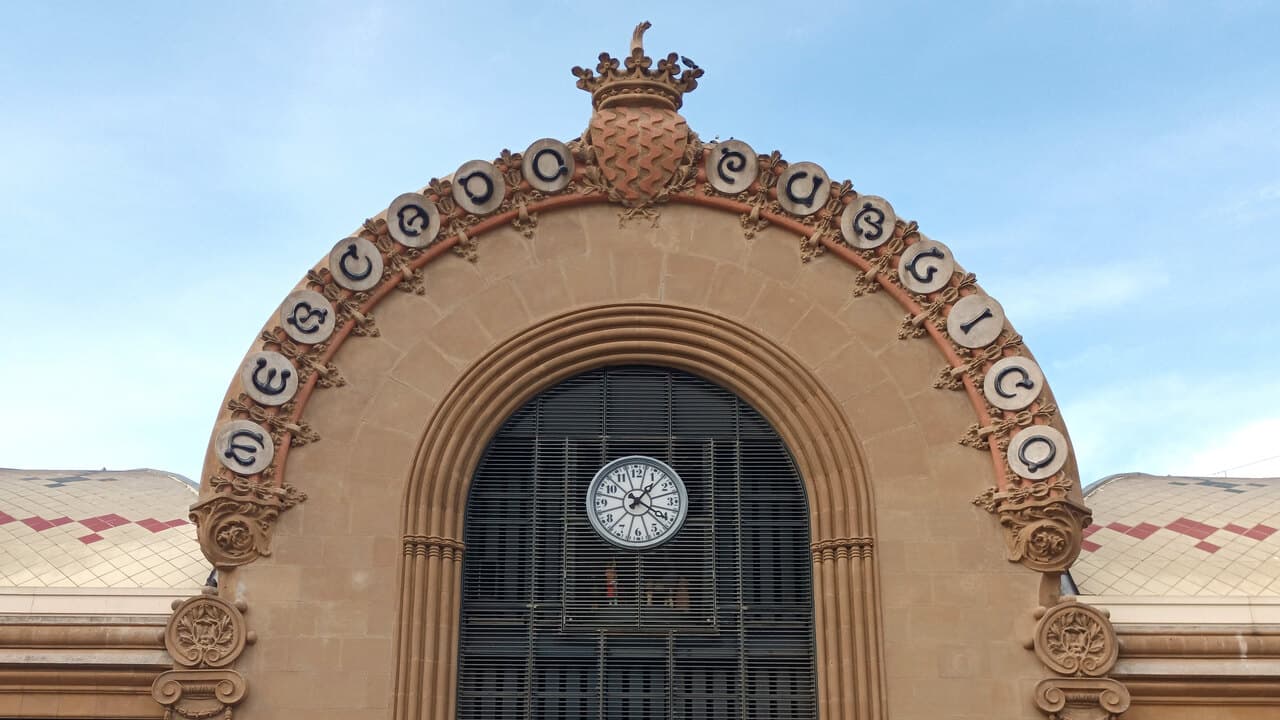 Tarragona Central Market: A Morning of Shopping and Eating
